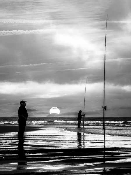 163 - FISHING ON THE SEA - NGUYEN VIET THANH - germany.jpg